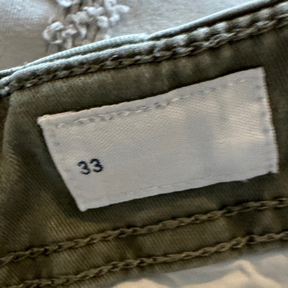 GAP Men's Cargo Shorts in Olive Green - Picture 7 of 7